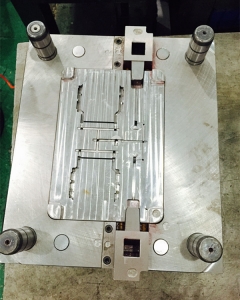 外殼塑料模具201330，深圳塑膠模具廠，精密模具加工